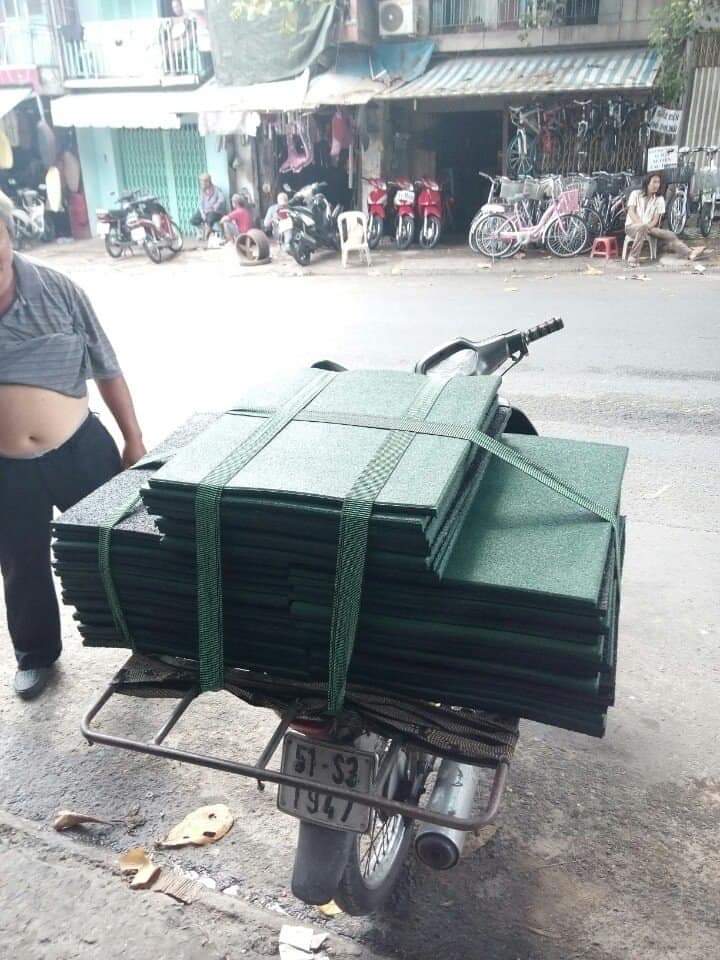 thảm lót sàn cũ