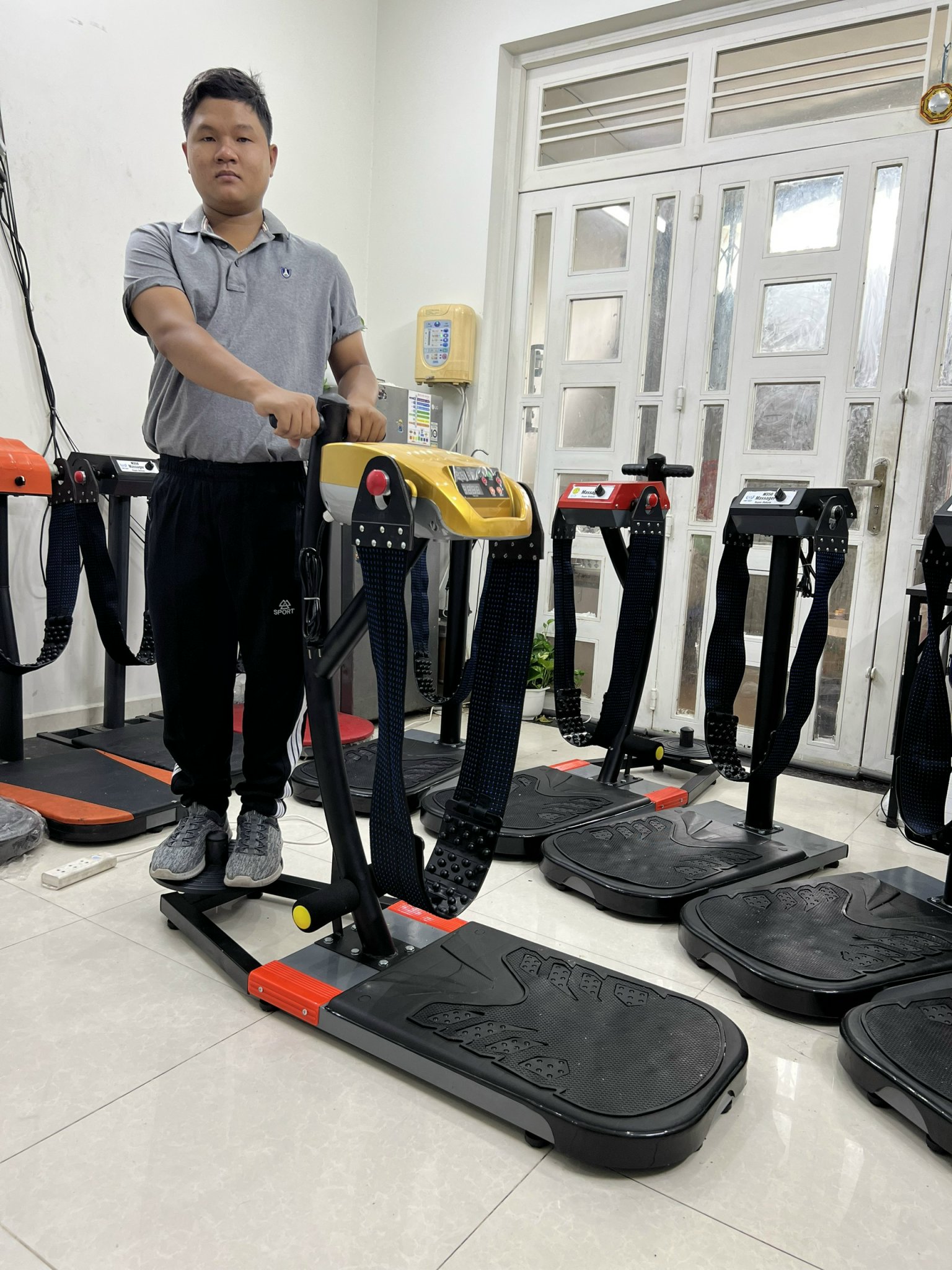  máy mát xa bụng đứng có hiệu quả không 