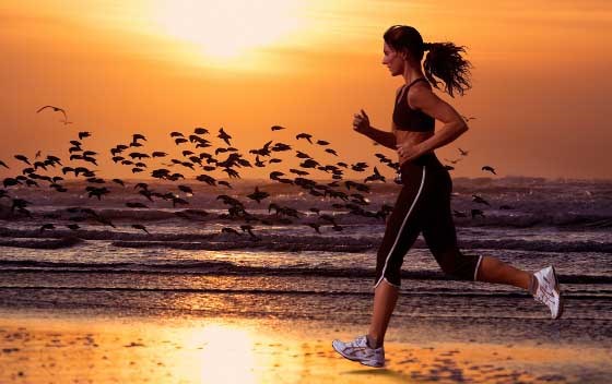 Đi bộ với chạy bộ cái nào tốt hơn ?