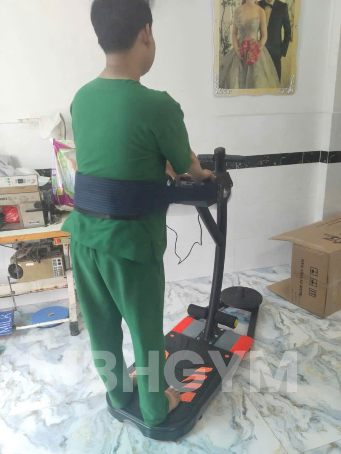 Máy Massage Bụng Đứng Có Tốt Không? Đánh Giá Chi Tiết Từ Người Dùng