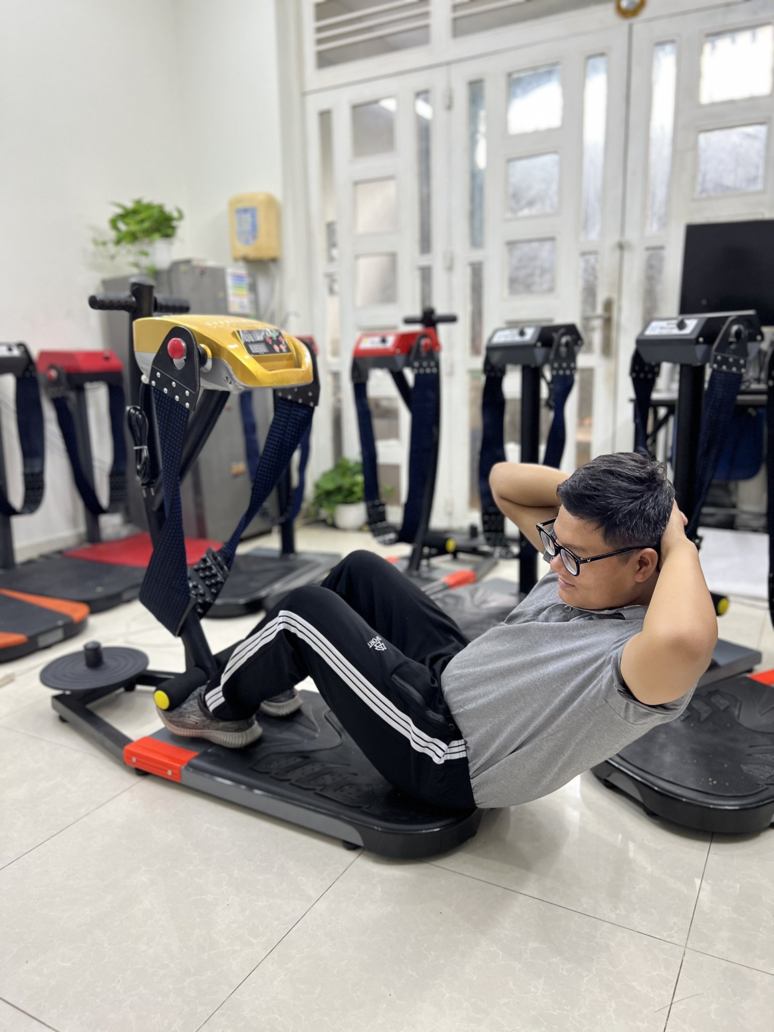 Máy mát xa bụng đứng có hiệu quả không 