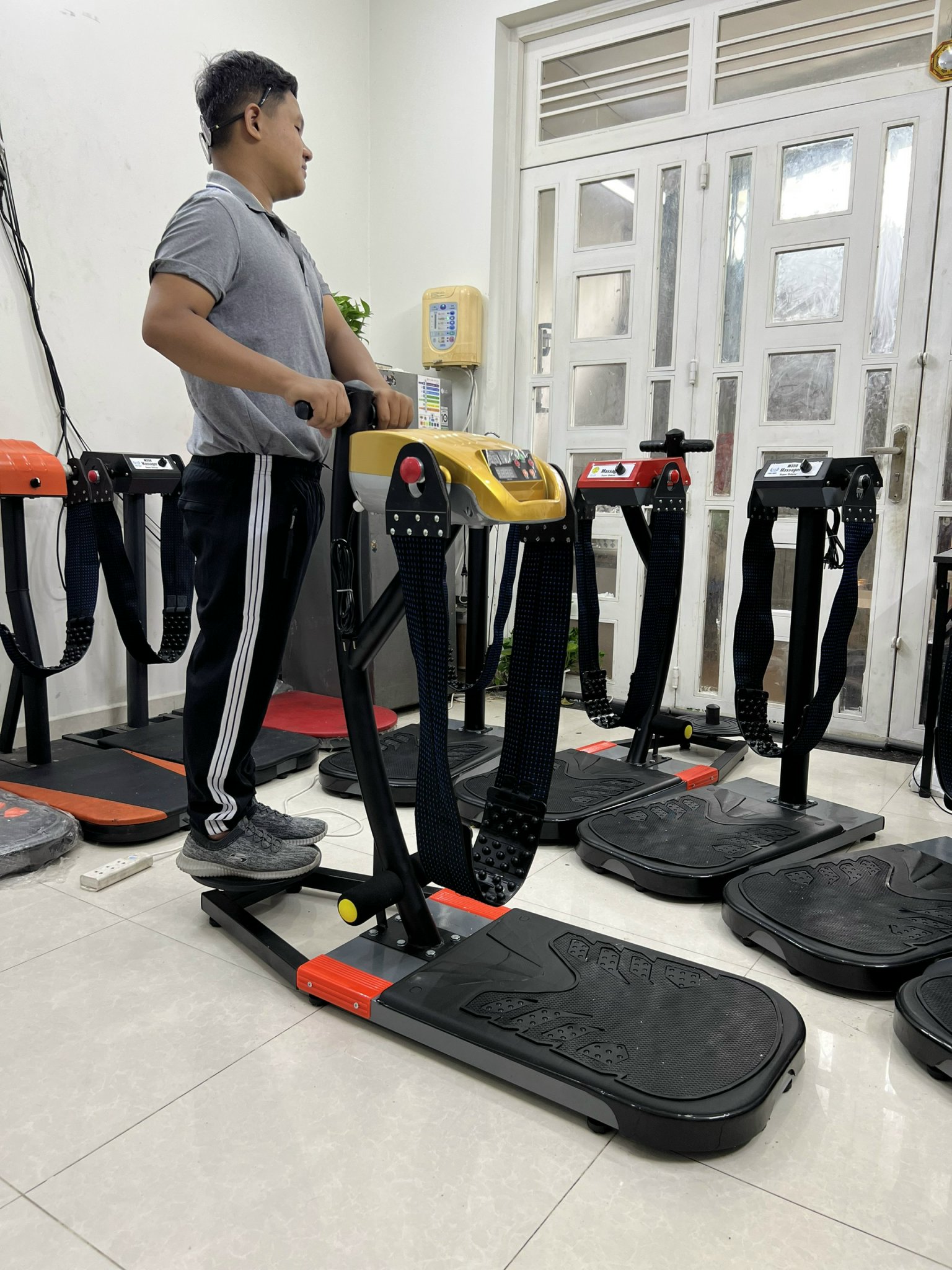 Máy run masxa bụng đứng là gì ?