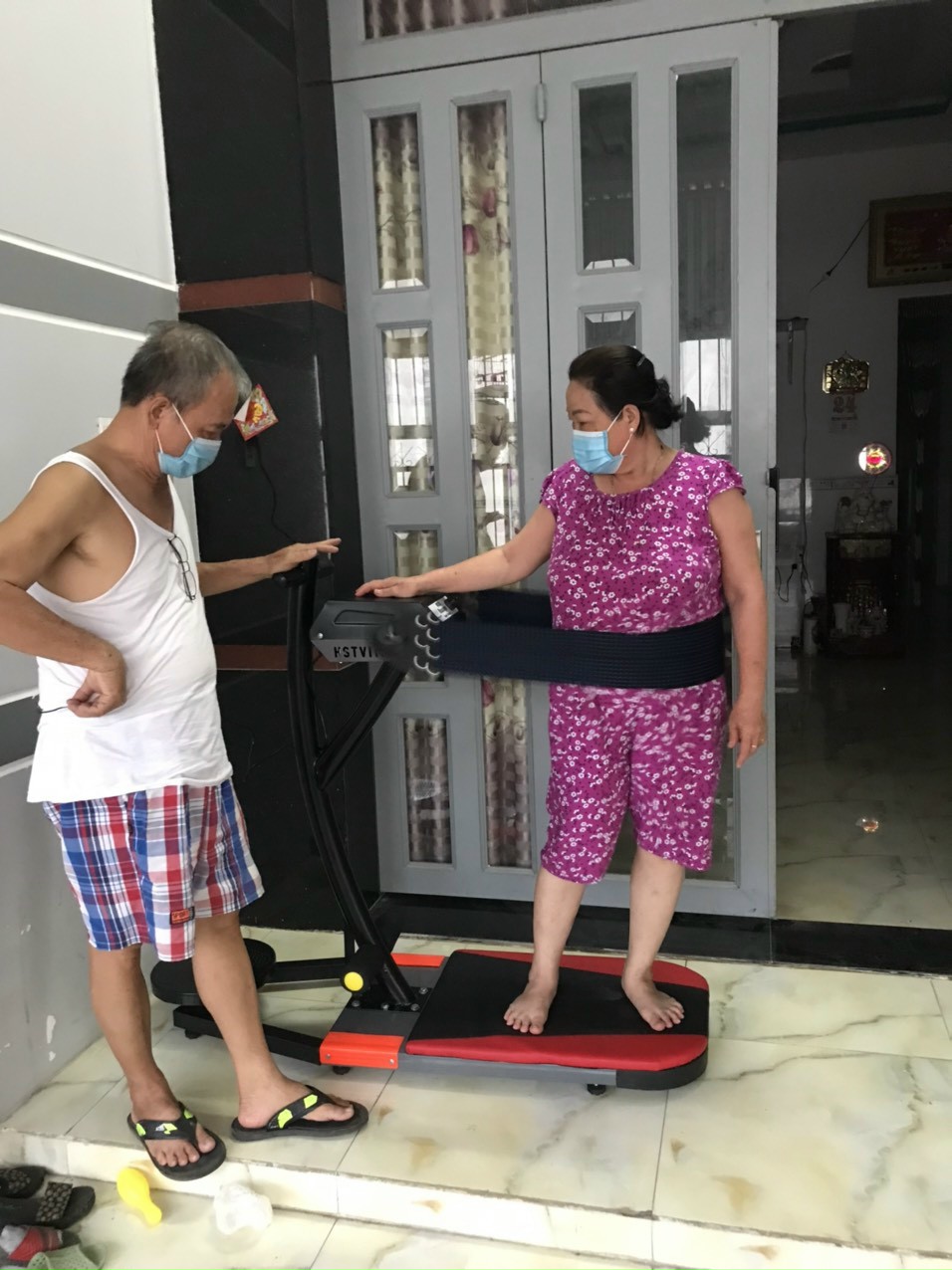 Máy rung matxa bụng đứng có hại cho sức khỏe không ?