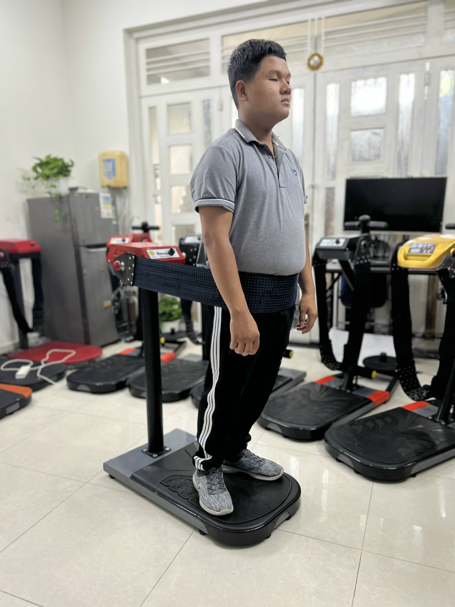 Máy rung maxa bụng đứng có giảm mỡ bụng được hay không ?