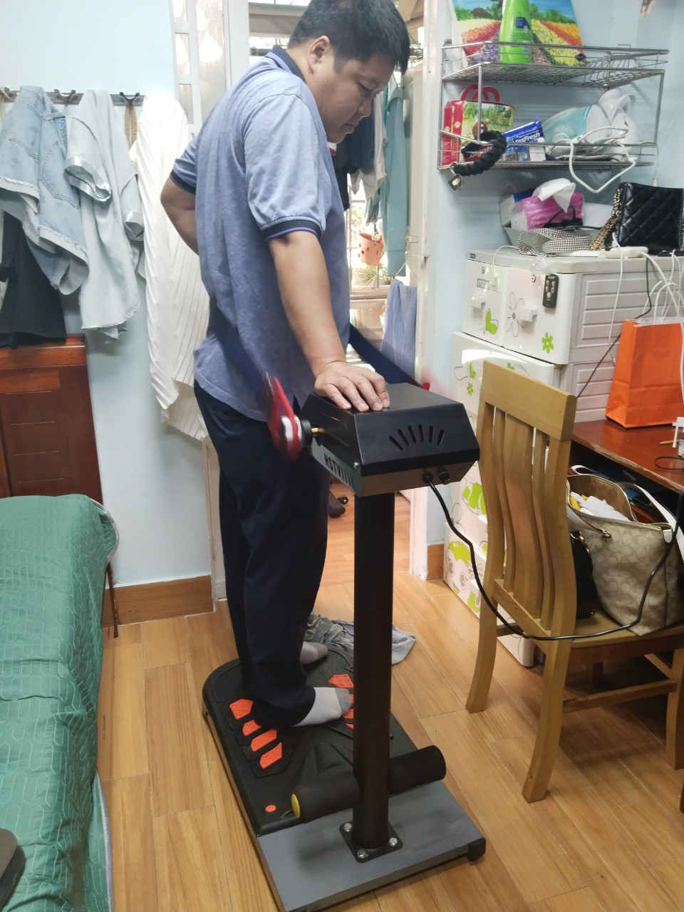 Trọn Bộ Setup Phòng Gym Cấp Tốc: Không Thể Thiếu Máy Massage Bụng Đứng
